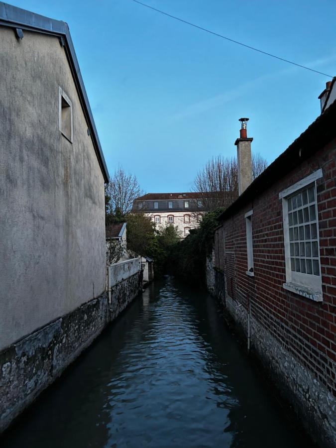 La Voulzie Appartement - Proche Centre Avec Parking Prive Provins Dış mekan fotoğraf